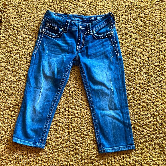 MissMe distressed cropped jeans. Size 27